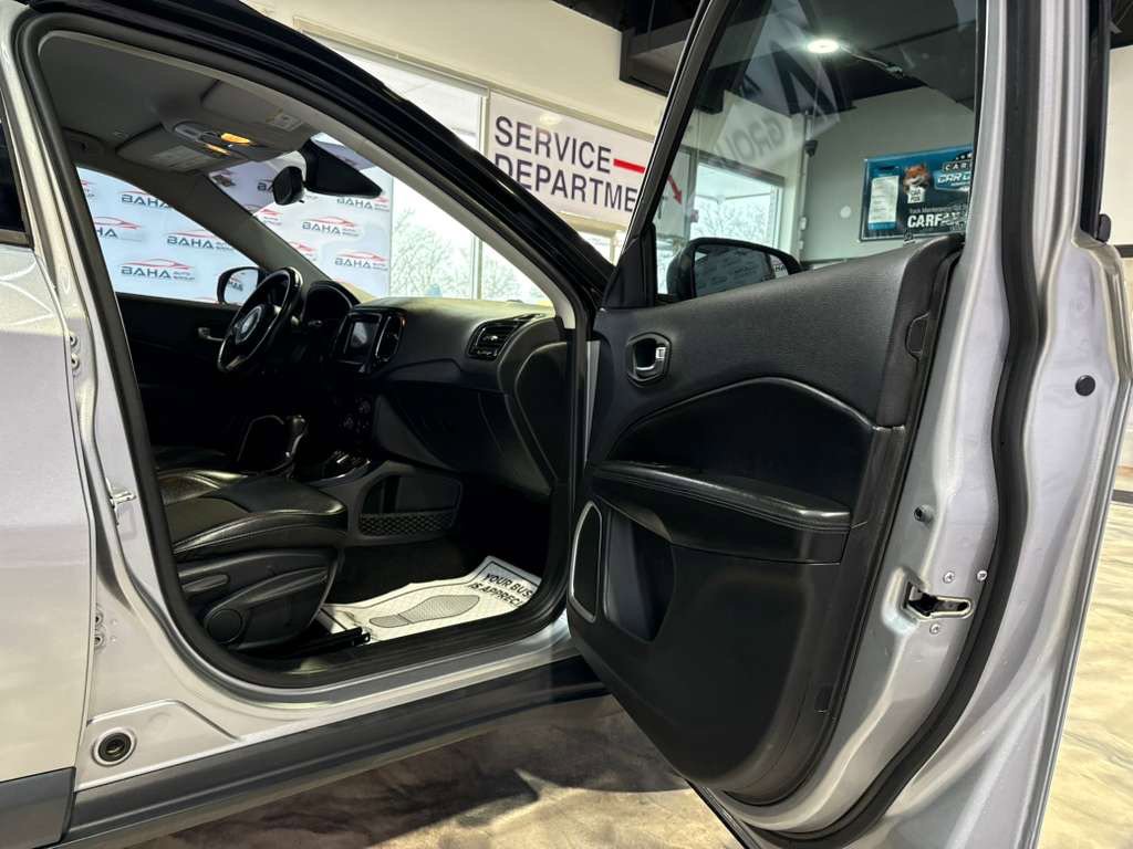 Used 2019 Jeep Compass Latitude FWD image 48