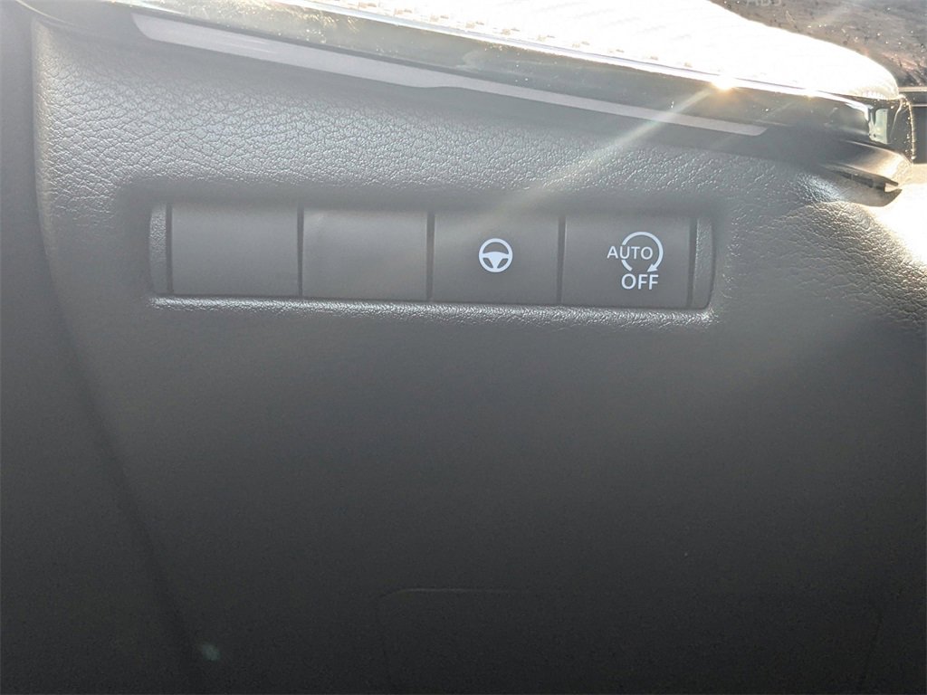 Used 2025 Nissan Kicks SR image 23