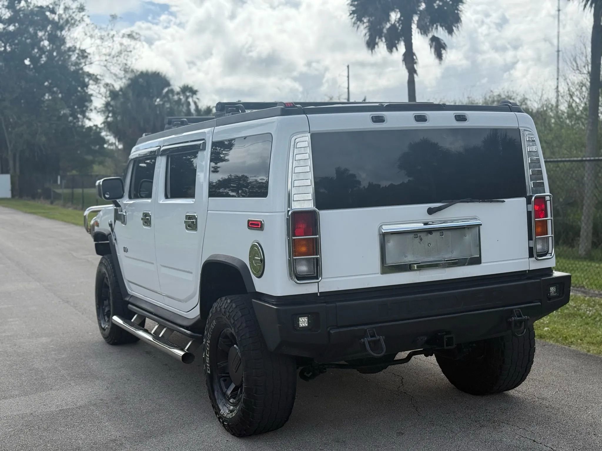 Used 2003 HUMMER H2 w/ Preferred Equipment Group image 6