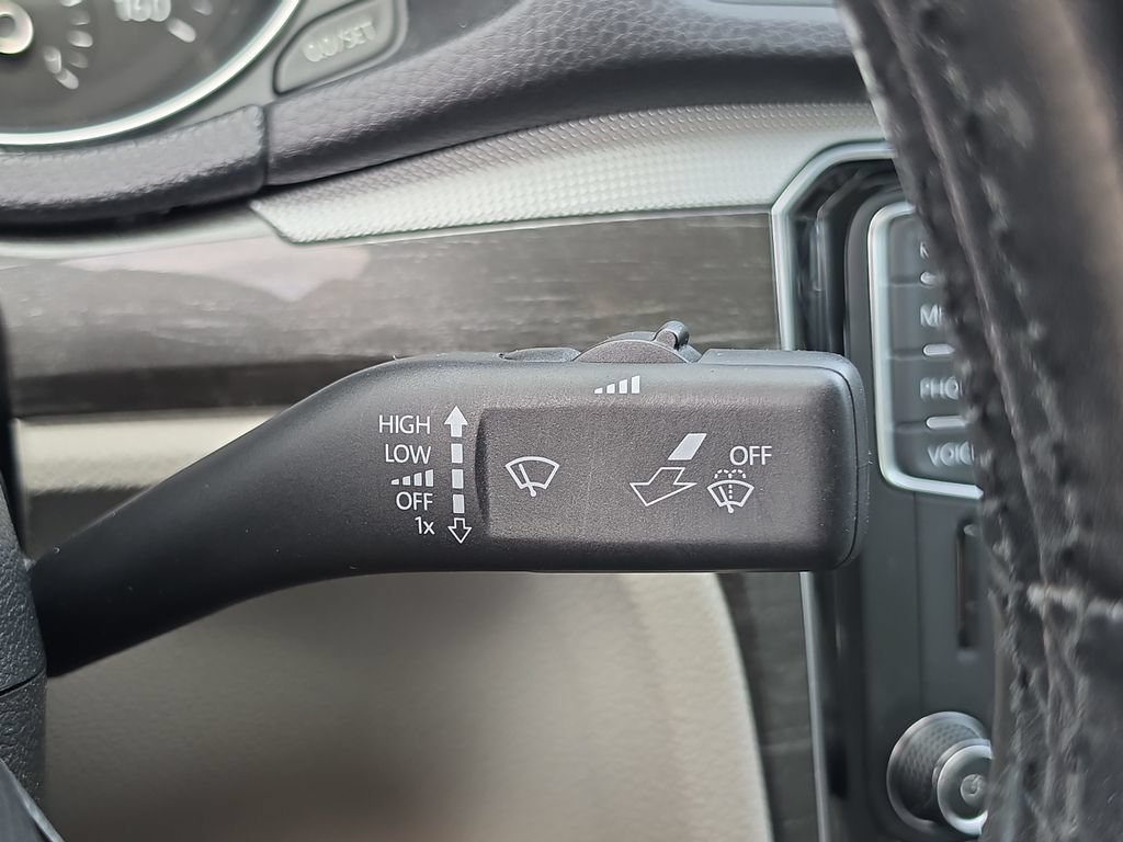 Used 2018 Volkswagen Passat 2.0T SE FWD image 16