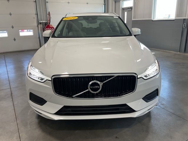 Used 2019 Volvo XC60 T5 Momentum w/ Premium Package image 2