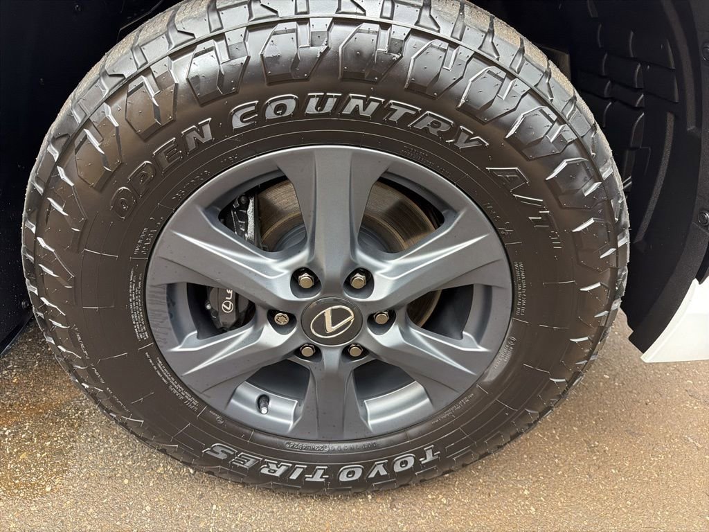 Used 2025 Lexus LX 700h Overtrail AWD/4WD image 39