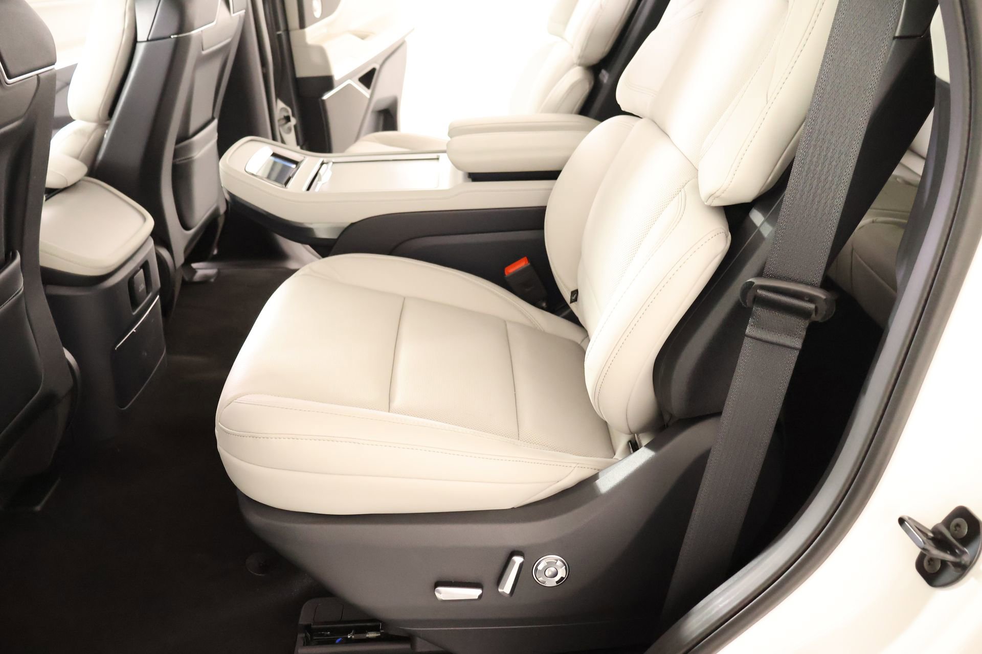 New 2026 Lincoln Navigator Reserve w/ Jet Appearance Package image 13