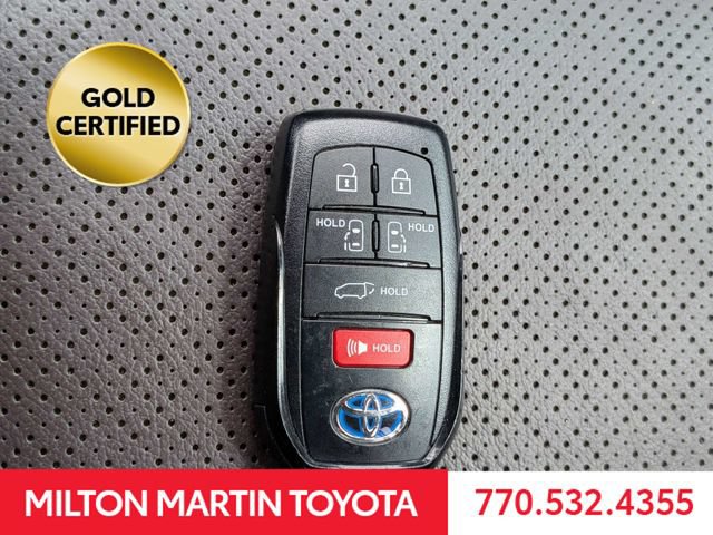 Certified 2023 Toyota Sienna Platinum FWD image 28
