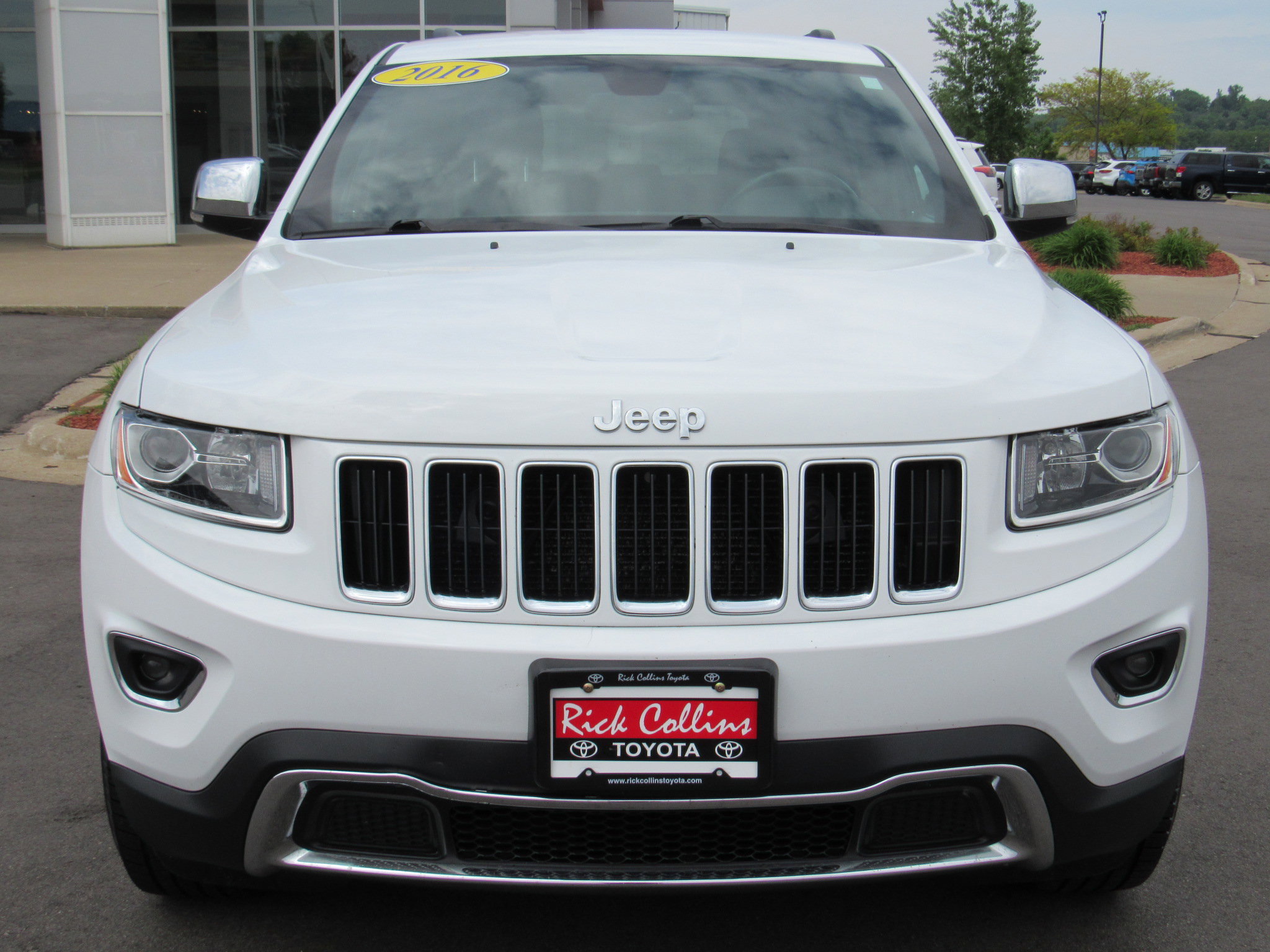 Used 2016 Jeep Grand Cherokee Limited AWD/4WD image 3