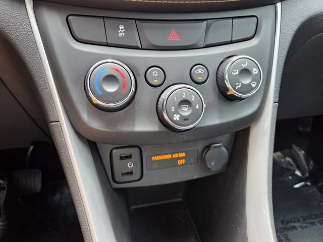 Used 2022 Chevrolet Trax LT AWD/4WD image 25
