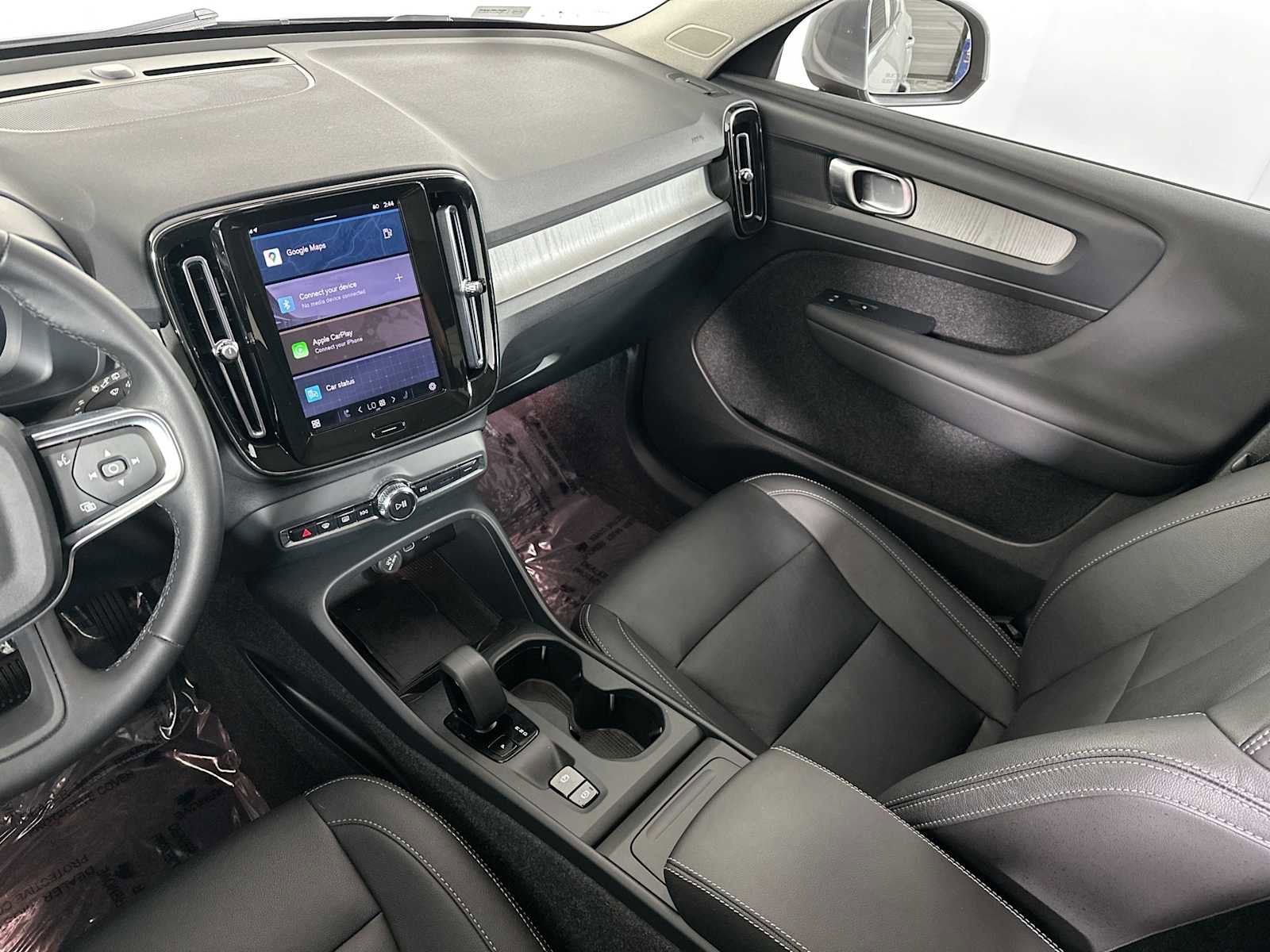 Used 2025 Volvo XC40 B5 Core w/ Protection Package Premier image 22