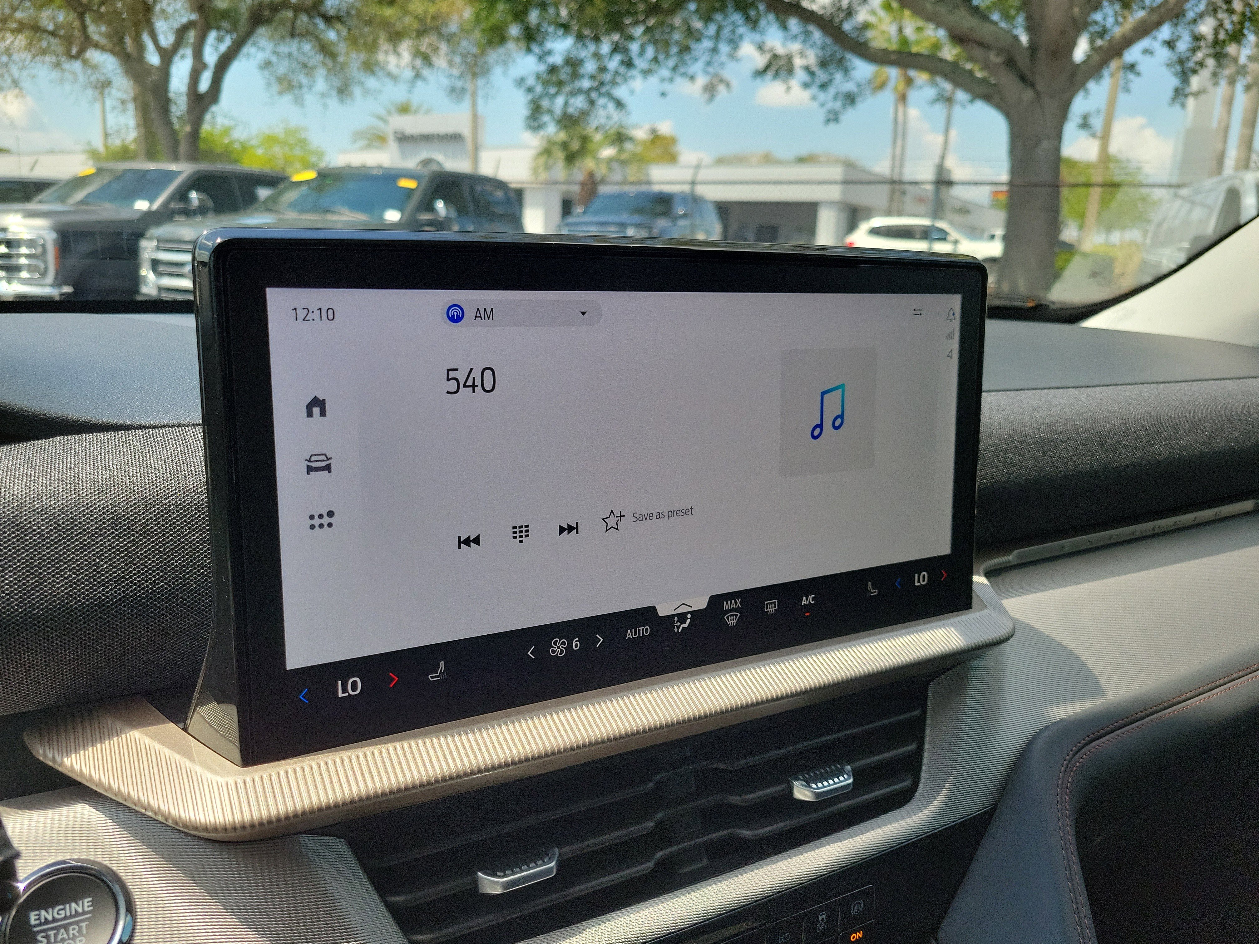 Used 2025 Ford Explorer Active AWD/4WD image 30