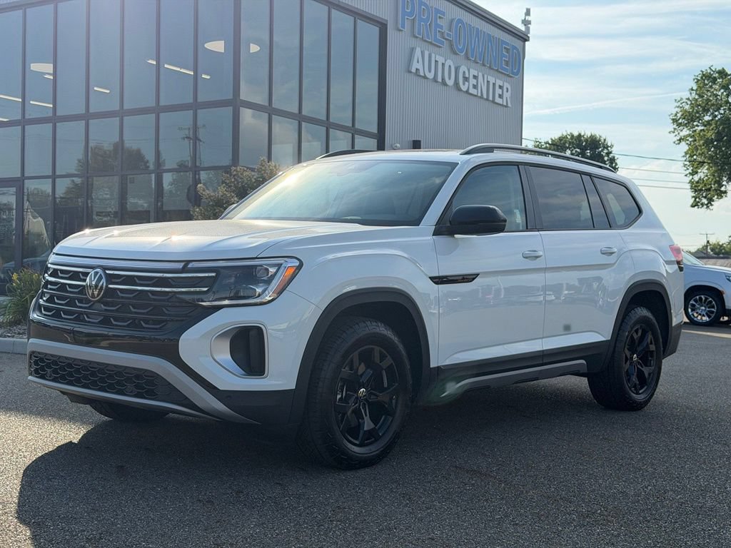 Used 2024 Volkswagen Atlas Peak Edition SE AWD/4WD image 1
