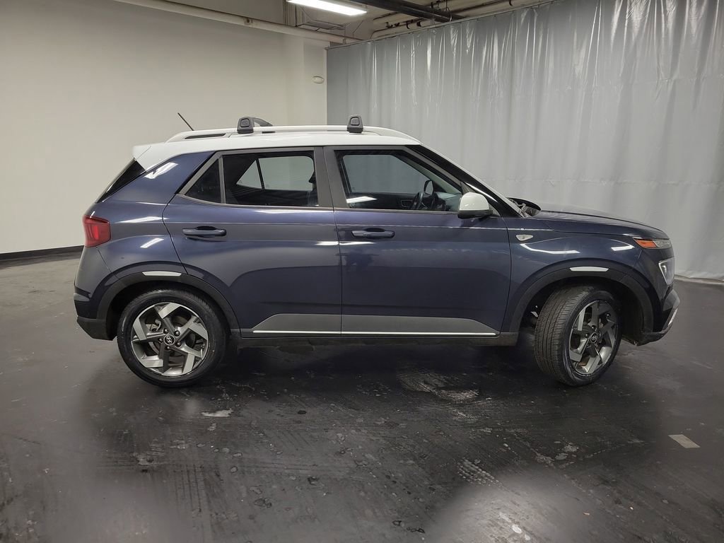 Used 2023 Hyundai Venue Limited image 9