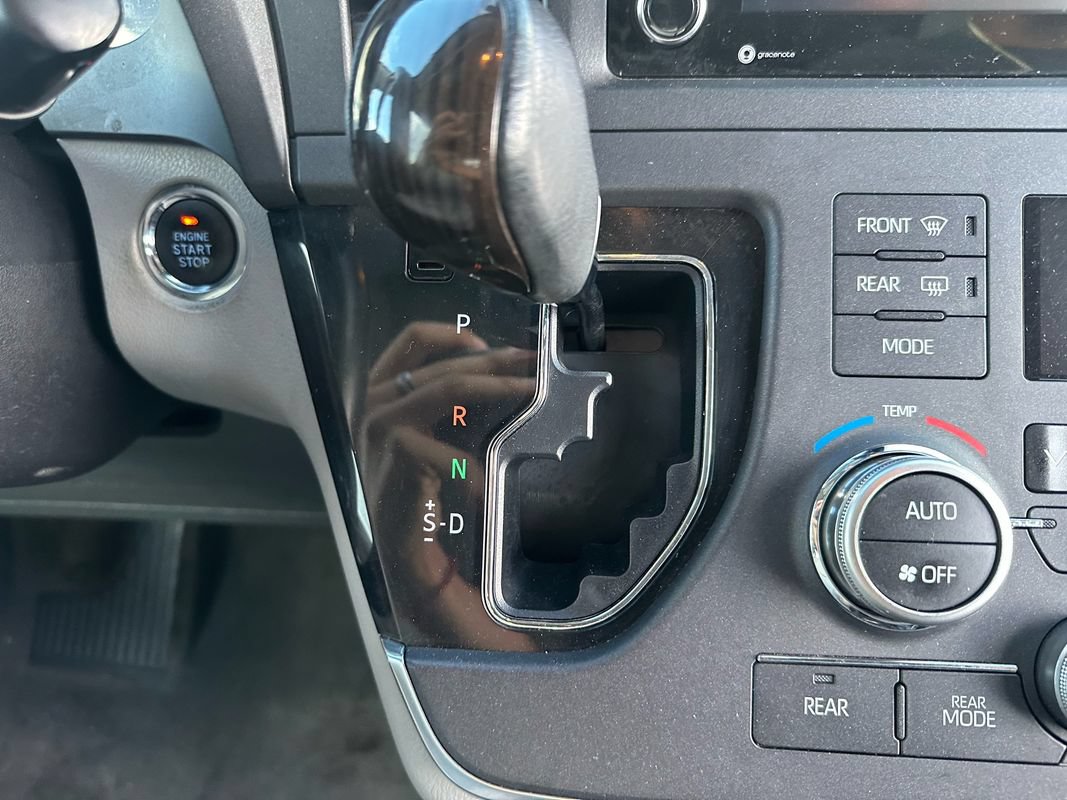 Used 2018 Toyota Sienna XLE w/ XLE Navigation Package AWD/4WD image 20