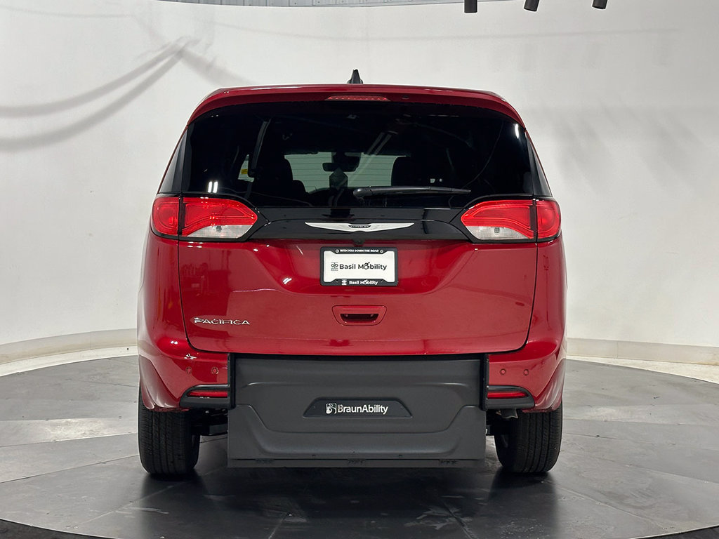 Used 2027 Chrysler Pacifica LX FWD image 7