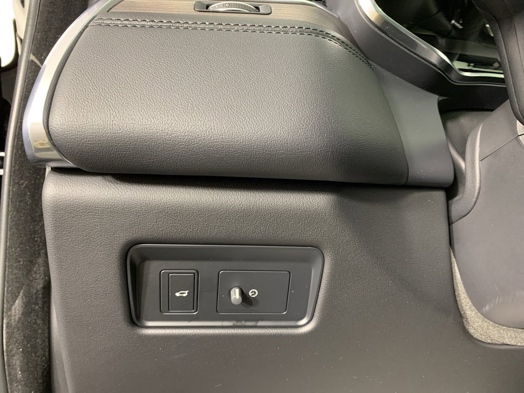 Used 2022 Jaguar F-PACE S image 17