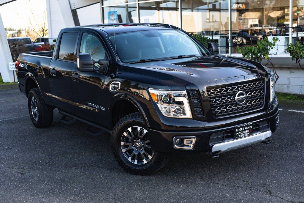 Used 2018 Nissan Titan PRO-4X image 2