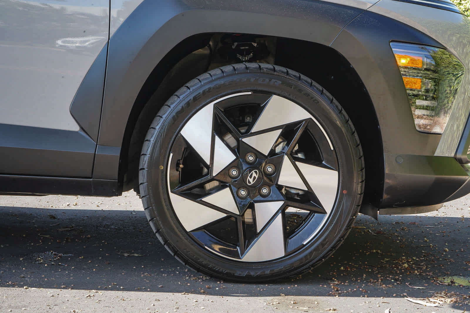 Used 2024 Hyundai Kona Limited AWD/4WD image 9