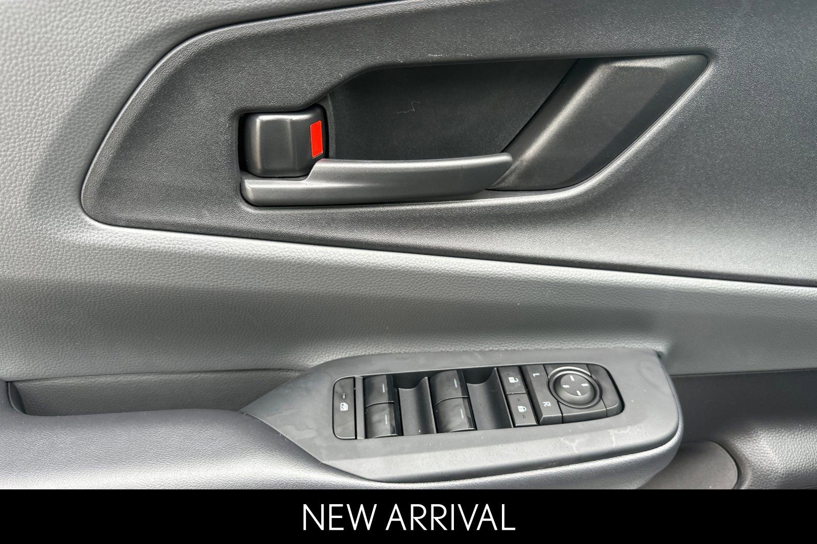 Used 2025 Toyota Prius LE image 11