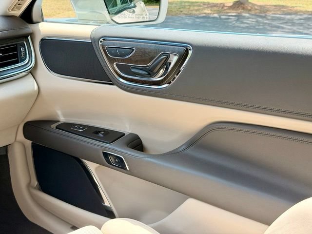Used 2019 Lincoln Continental Select FWD image 25