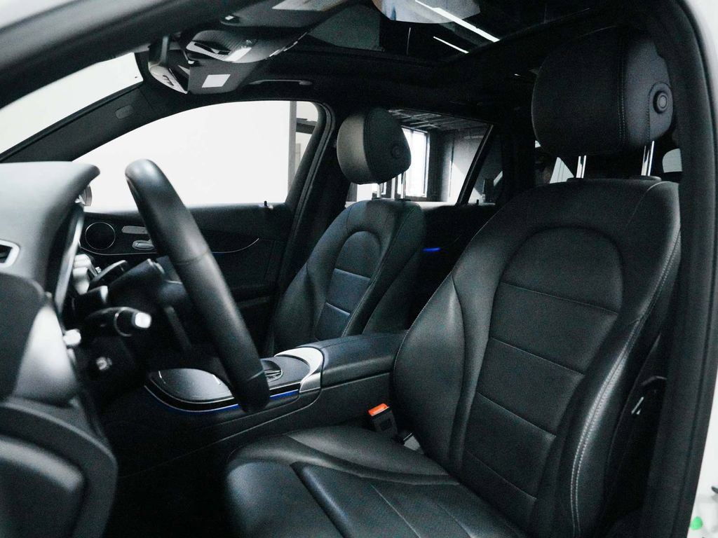 Used 2022 Mercedes-Benz GLC 300 4MATIC w/ Multimedia Package Lite image 28