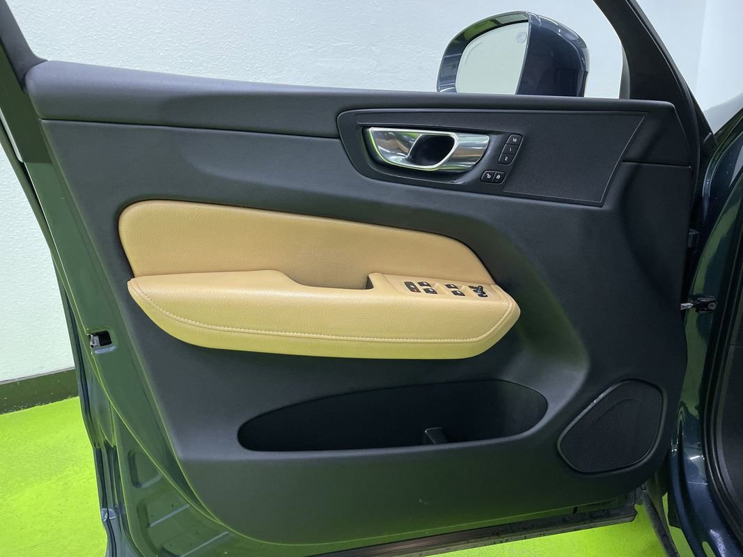 Used 2018 Volvo XC60 T6 Inscription w/ Vision Package image 16