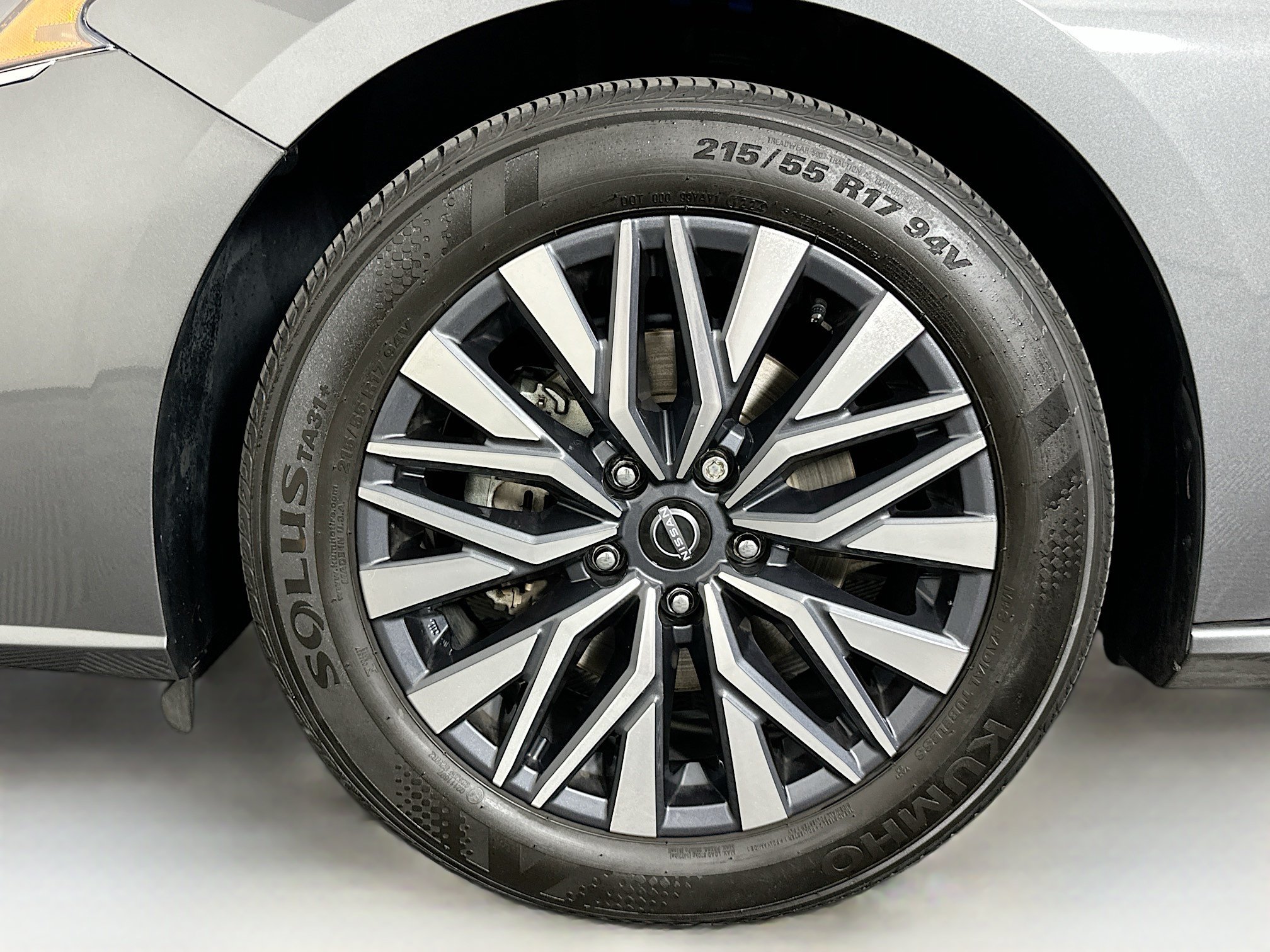 Used 2024 Nissan Altima 2.5 SV FWD image 11