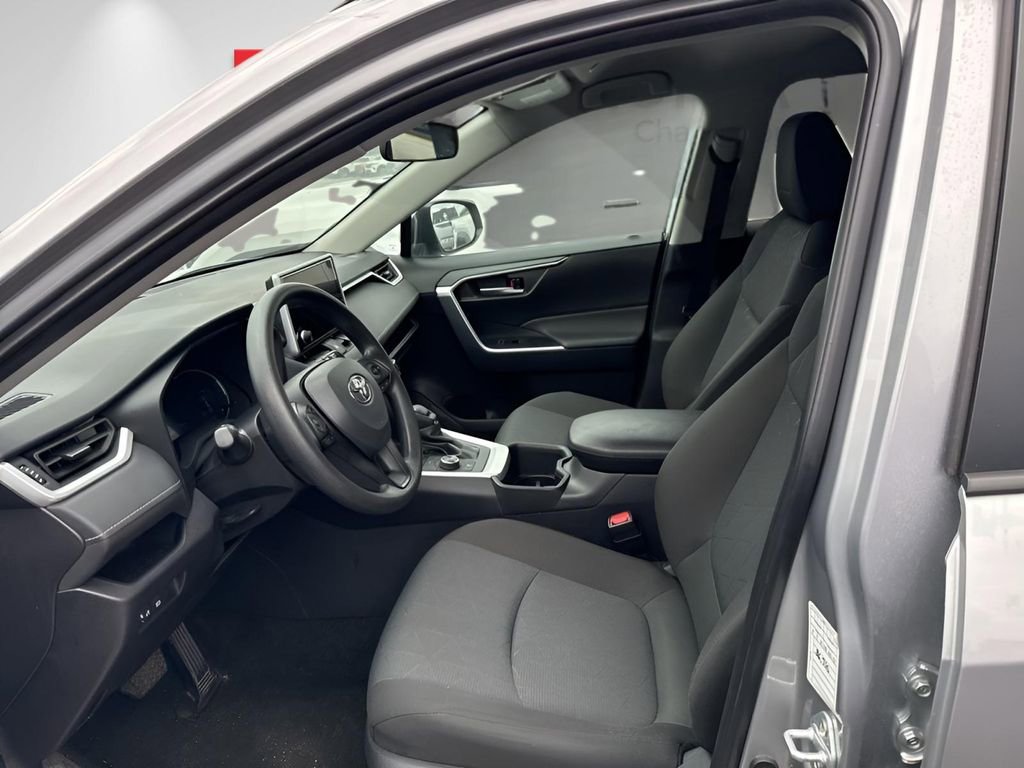 Used 2025 Toyota RAV4 XLE image 6