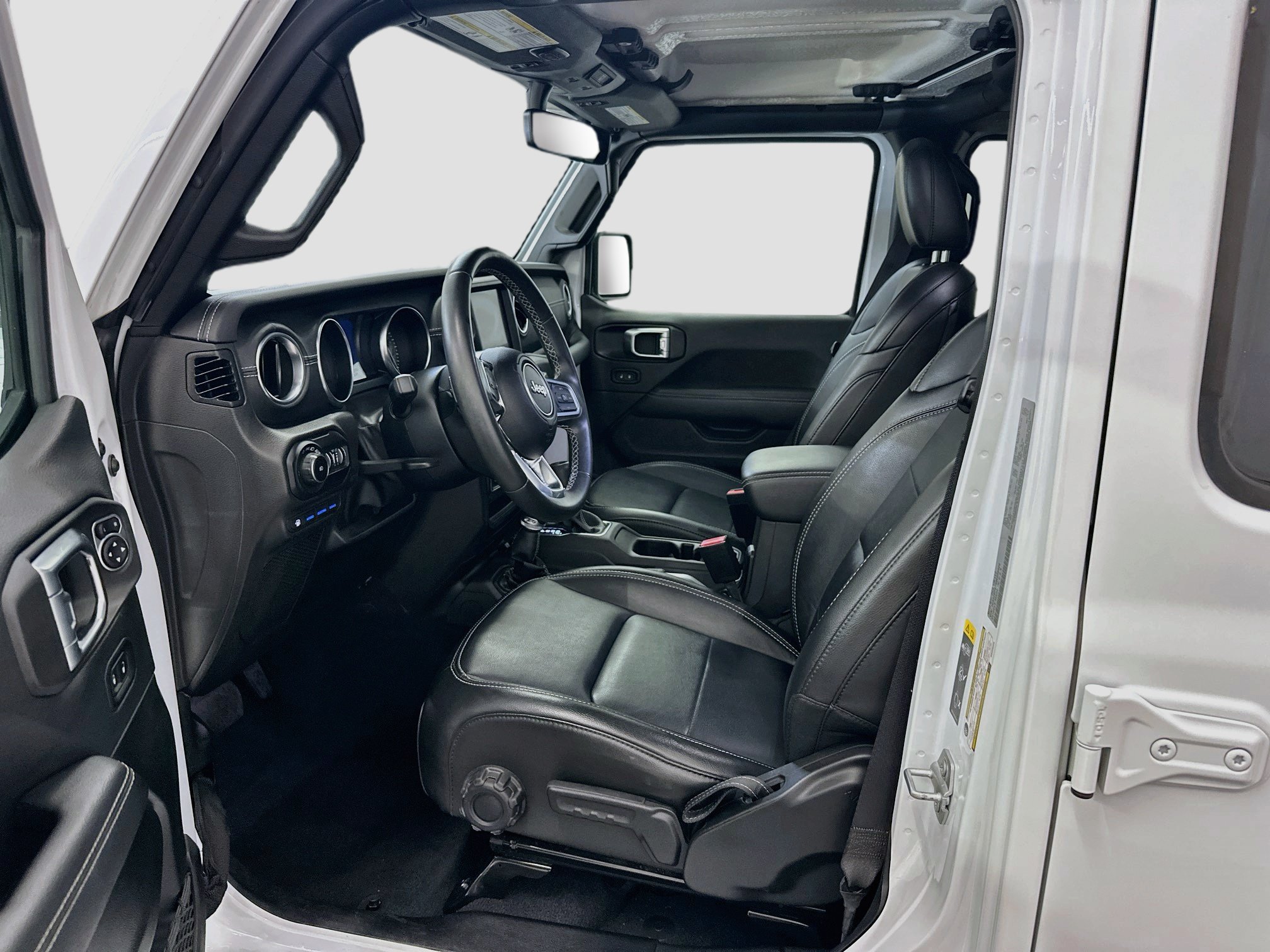Used 2022 Jeep Wrangler Unlimited Sahara AWD/4WD image 13