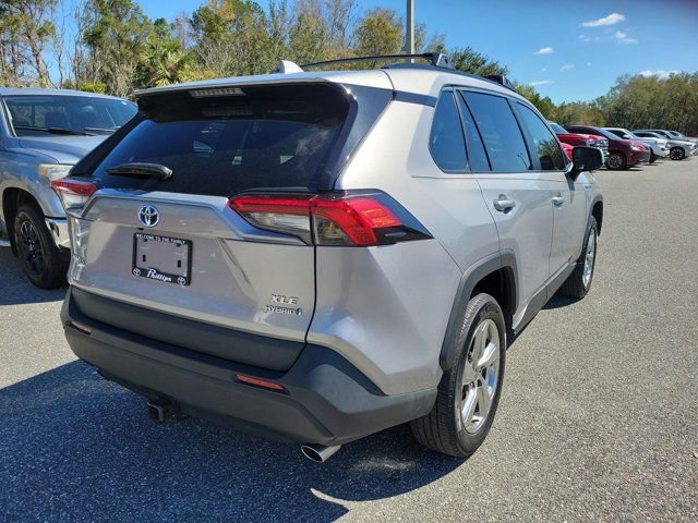 Used 2021 Toyota RAV4 XLE Premium image 10