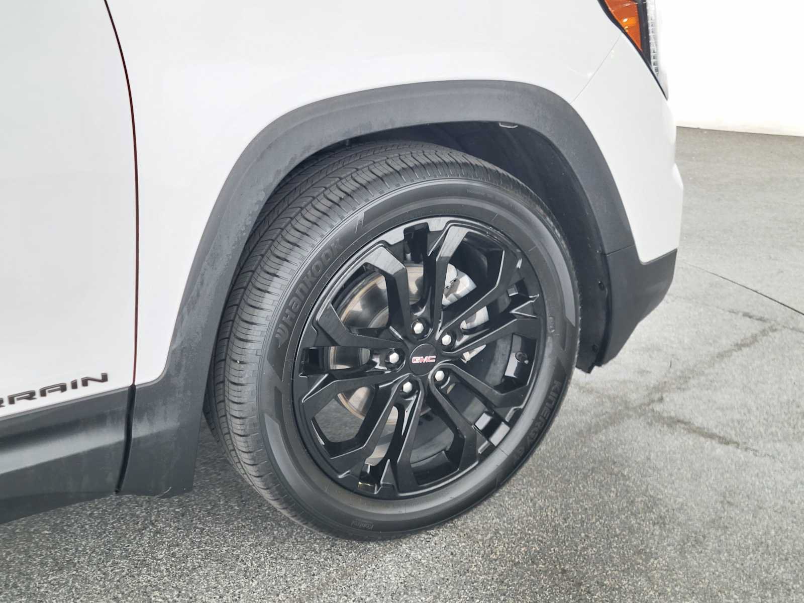 Used 2022 GMC Terrain SLT w/ Infotainment Package II FWD image 9