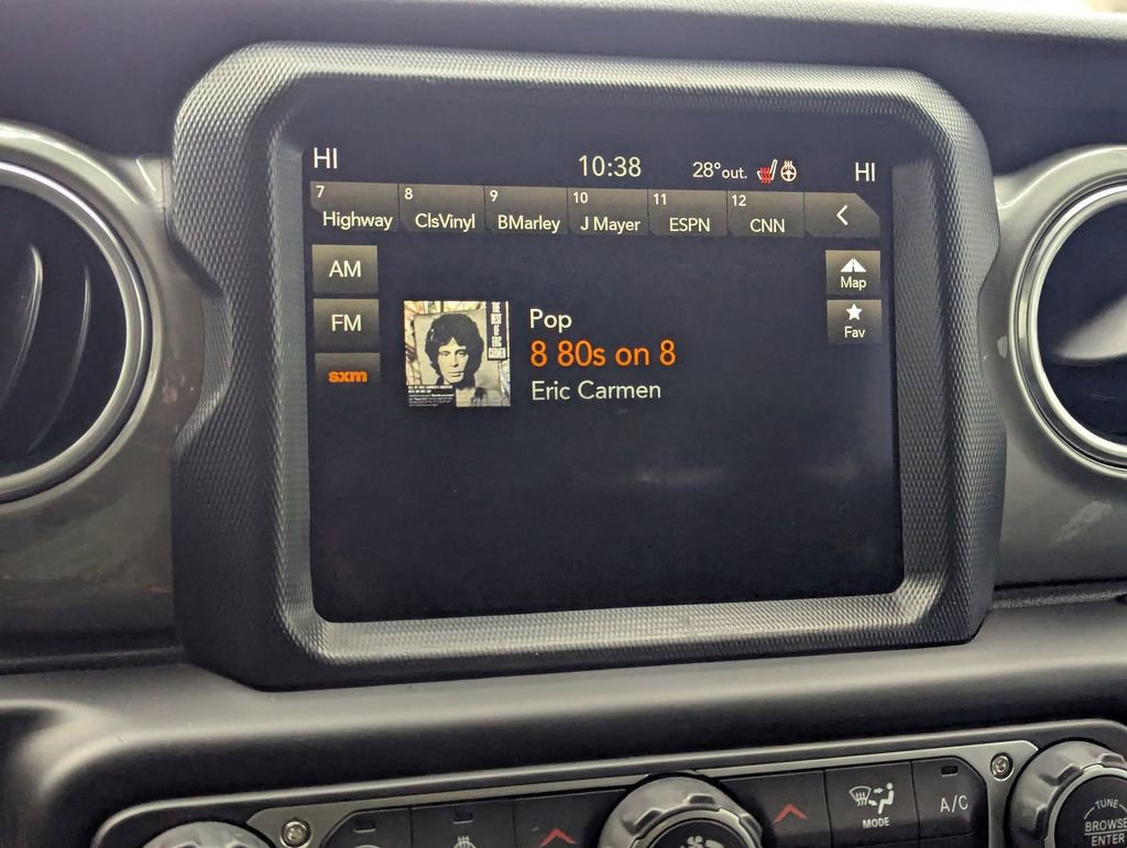 Used 2018 Jeep Wrangler Unlimited Sahara image 16