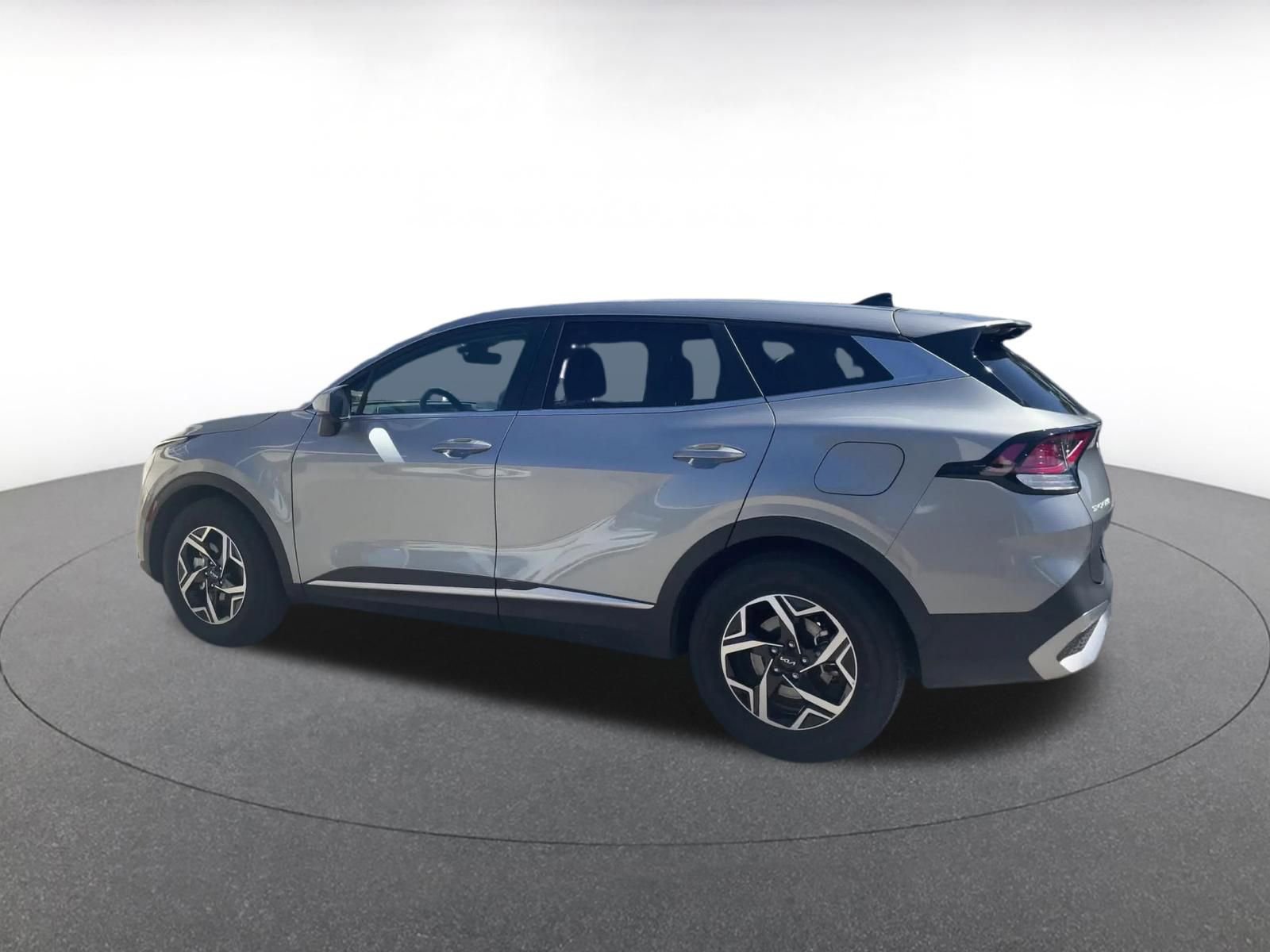 Used 2025 Kia Sportage LX image 9