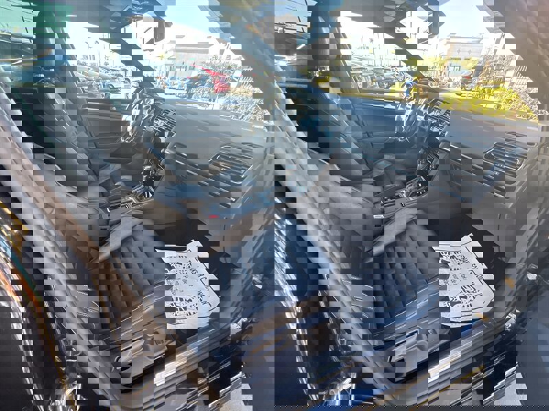 Used 2016 Volkswagen Golf 4-Door image 18