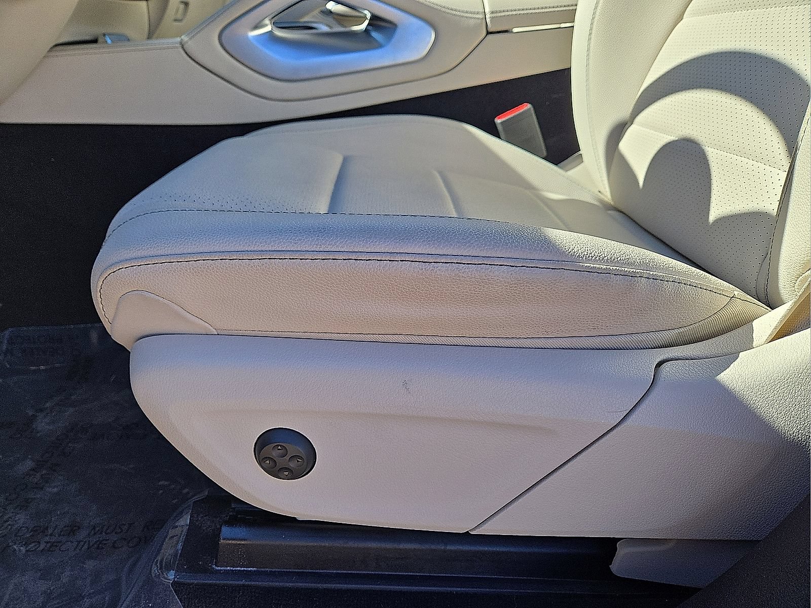 Used 2025 Mercedes-Benz GLE 450 4MATIC w/ Warmth & Comfort Package image 25