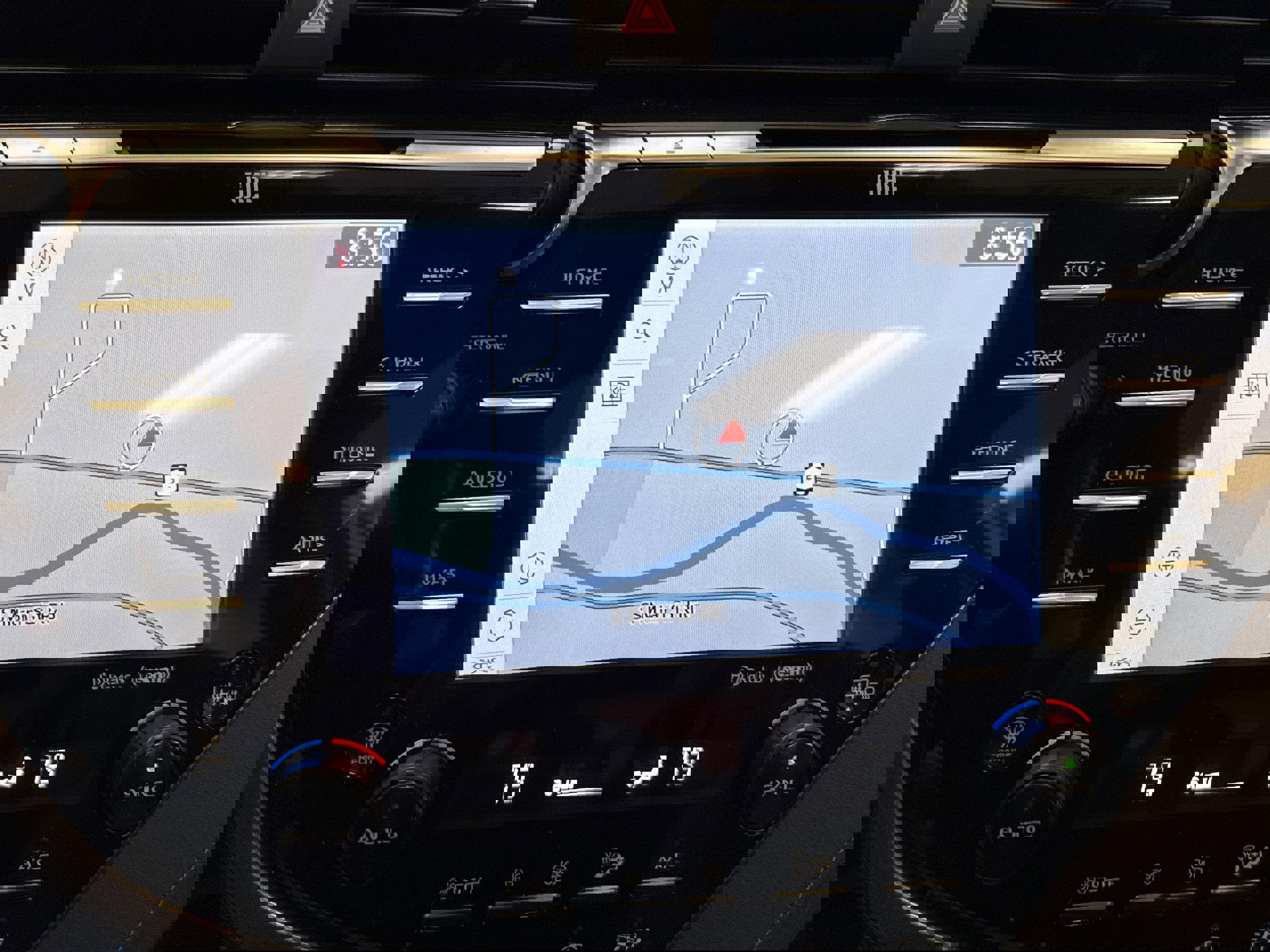 Used 2020 Toyota Camry XLE image 40