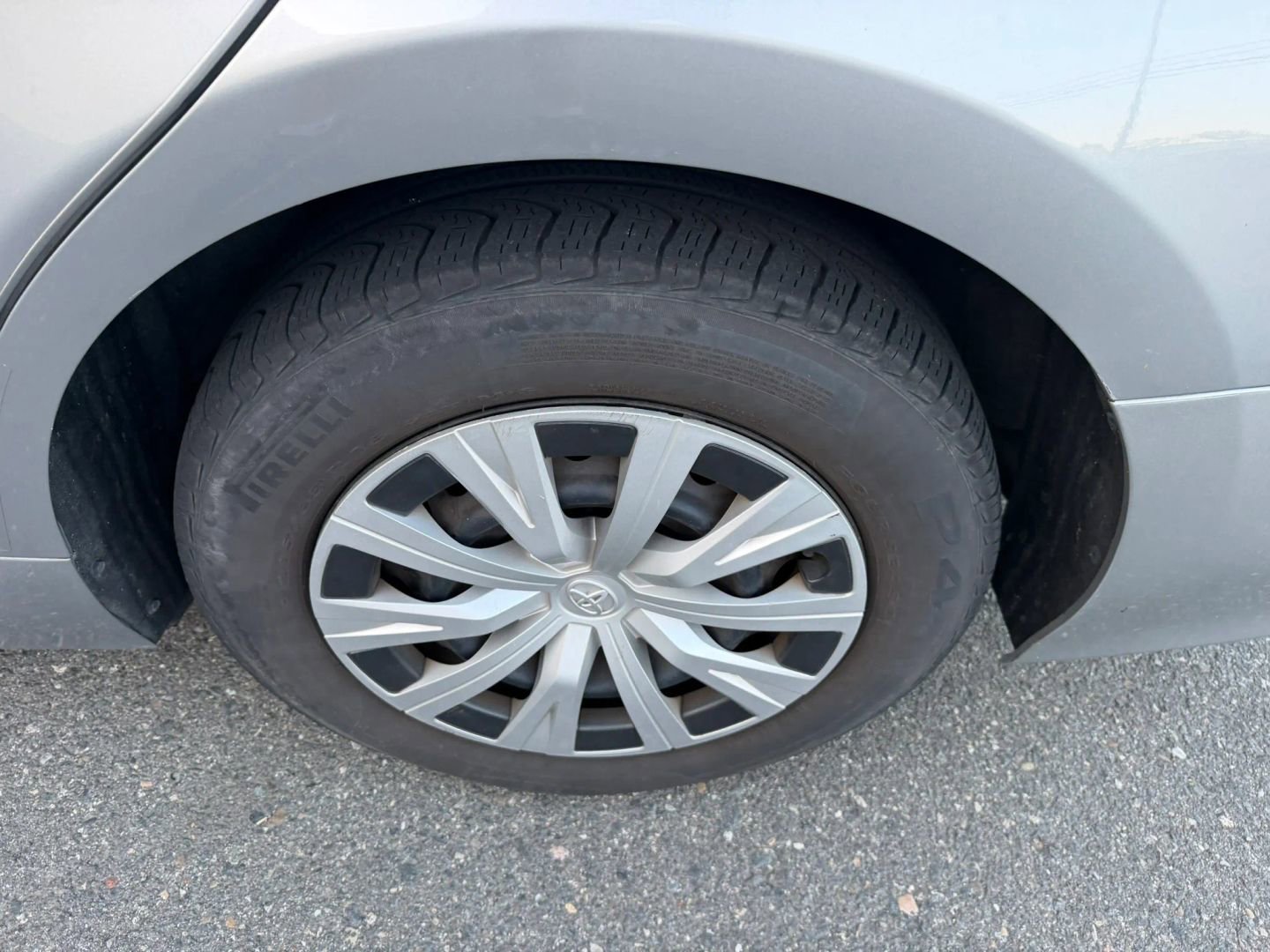 Used 2019 Toyota Camry LE FWD image 30