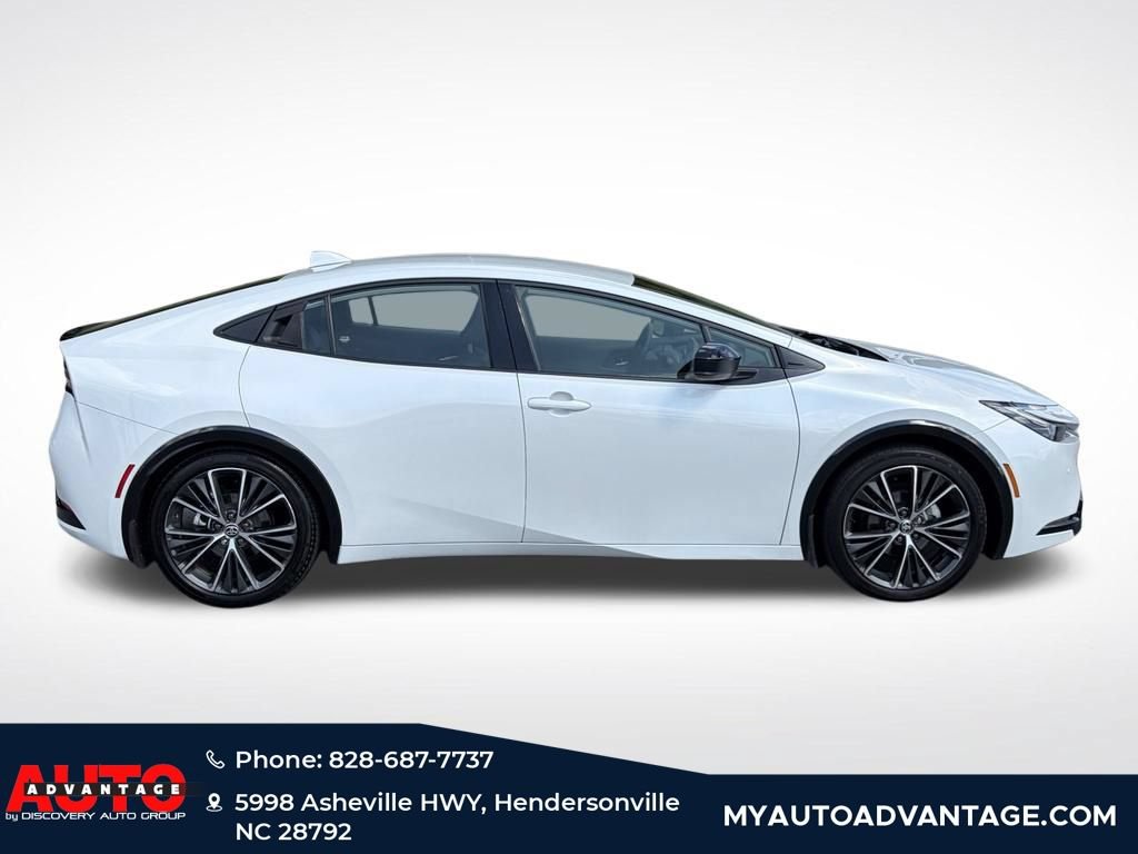 Used 2023 Toyota Prius XLE FWD image 2