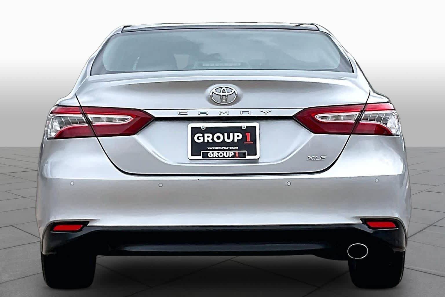 Used 2018 Toyota Camry XLE FWD image 5