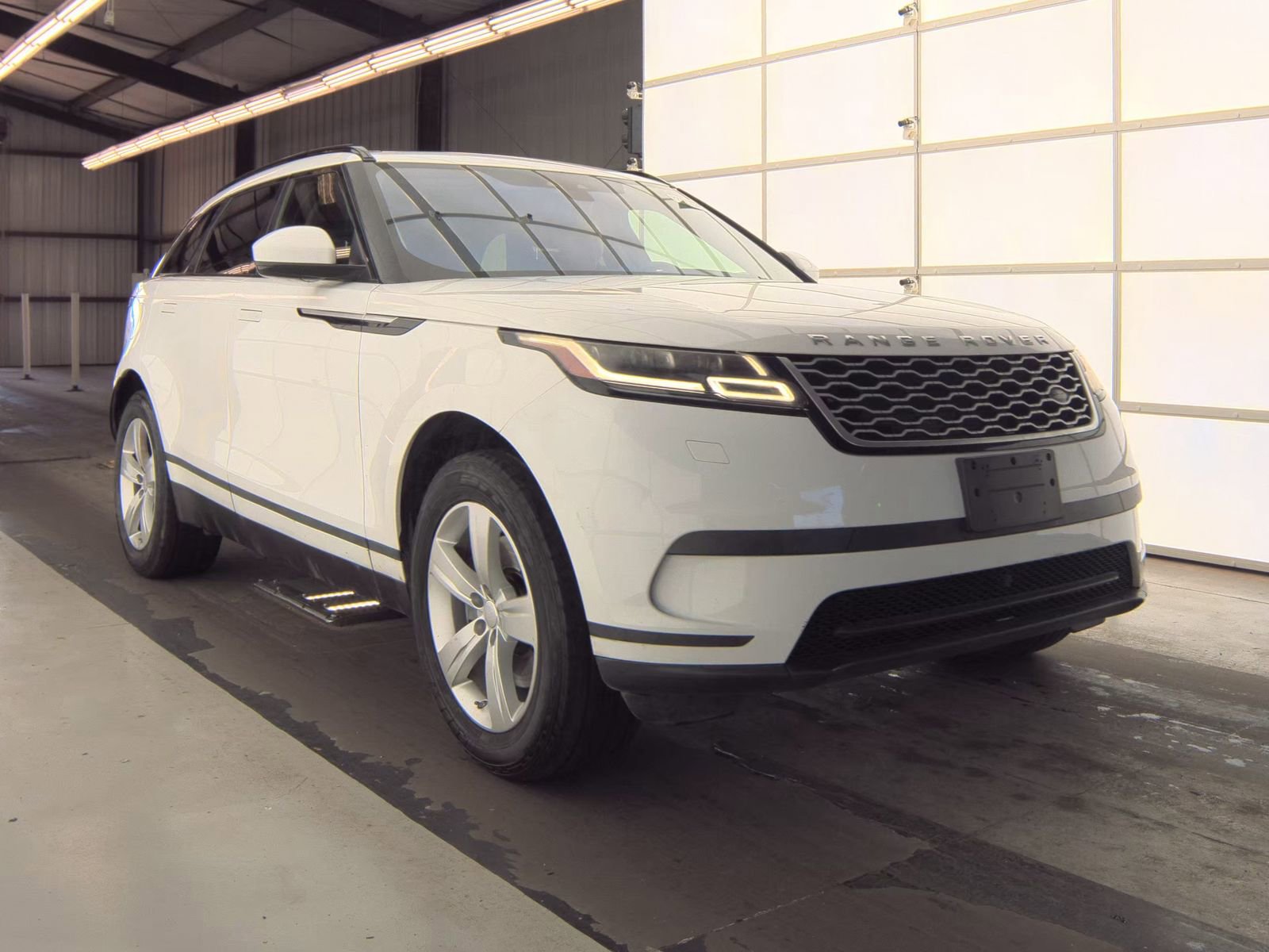 Used 2018 Land Rover Range Rover Velar S image 6
