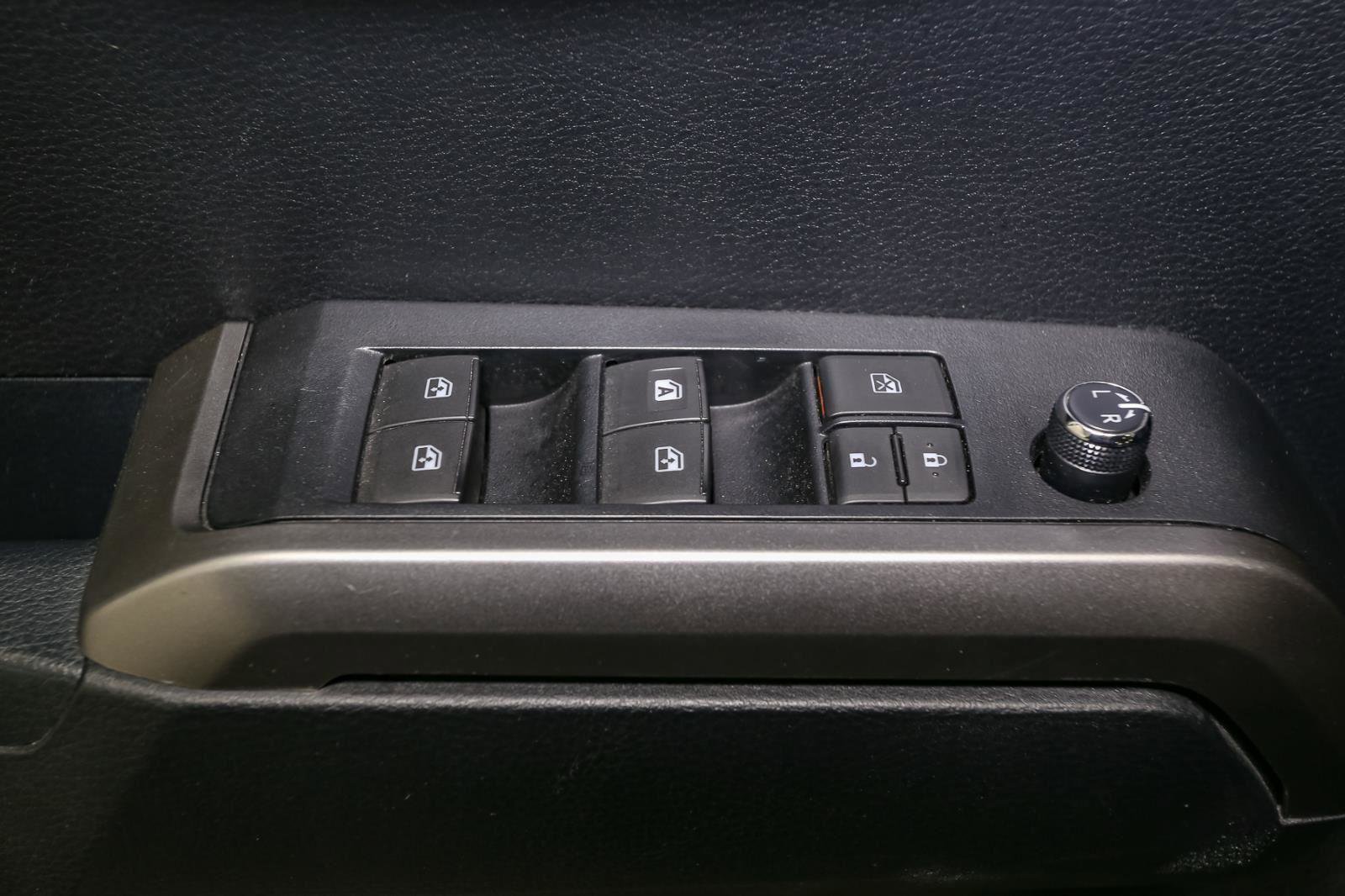 Used 2017 Toyota Tacoma SR5 image 36