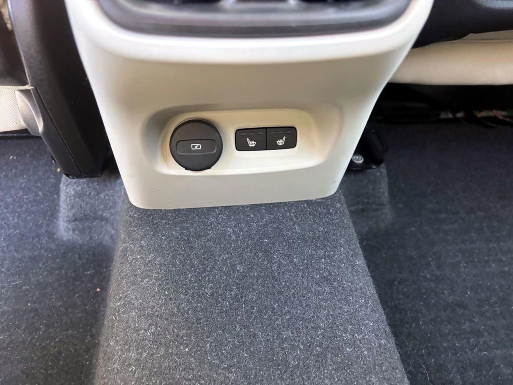 Used 2023 Volvo XC40 B5 Plus w/ Protection Package Premier image 33