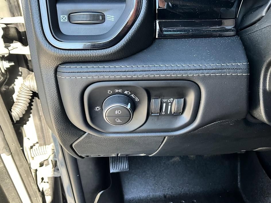 Used 2026 RAM 2500 Limited AWD/4WD image 18