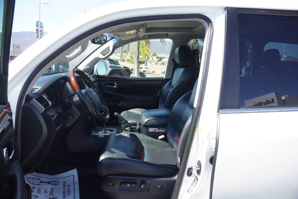 Used 2014 Lexus LX 570 4WD w/ Luxury Package image 27