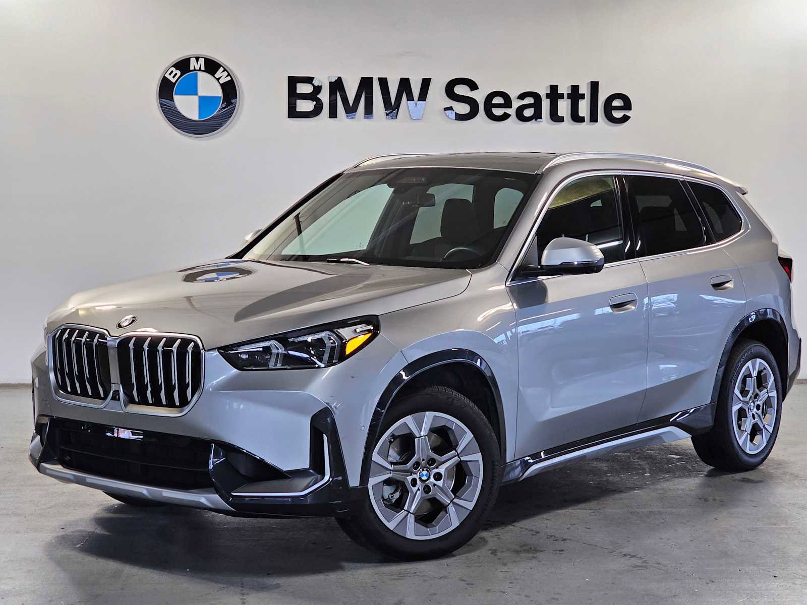 Used 2023 BMW X1 xDrive28i w/ Premium Package image 1