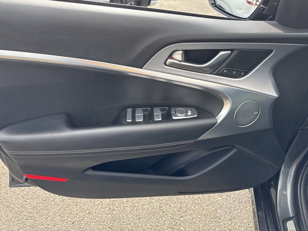 Used 2019 Genesis G70 2.0T Advanced w/ Elite Package image 18