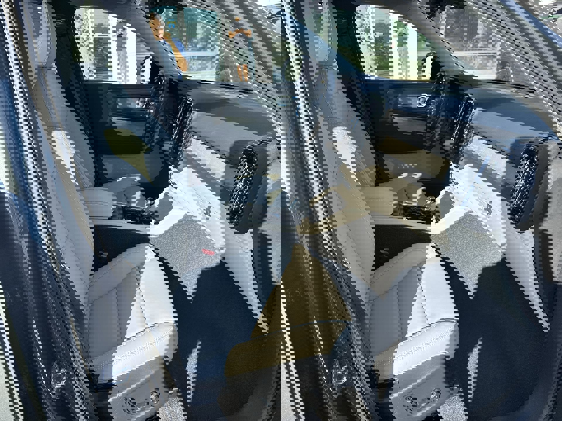 New 2026 Volvo XC40 B5 Ultra w/ Climate Package image 27