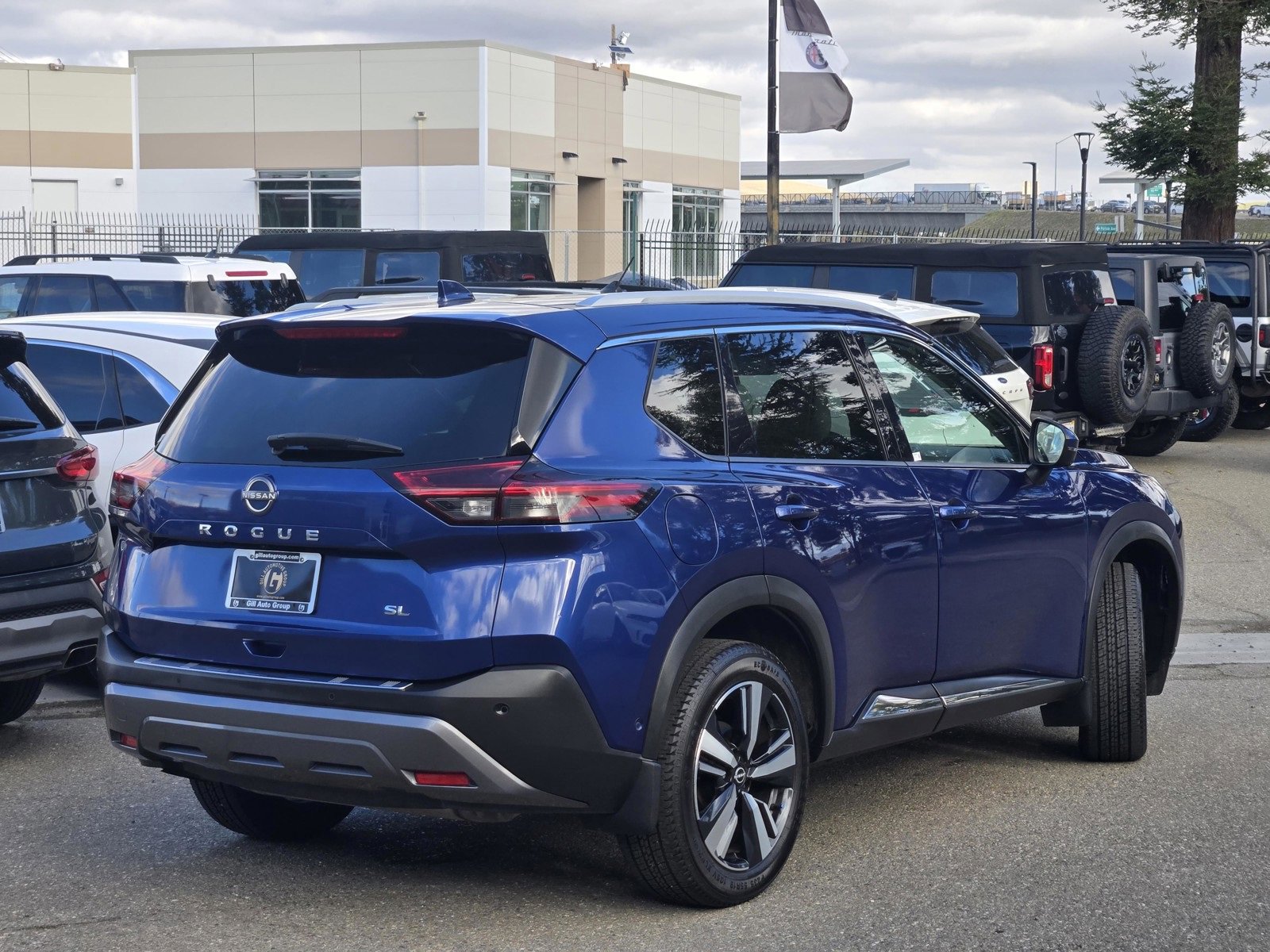 Used 2022 Nissan Rogue SL w/ SL Premium Package image 4