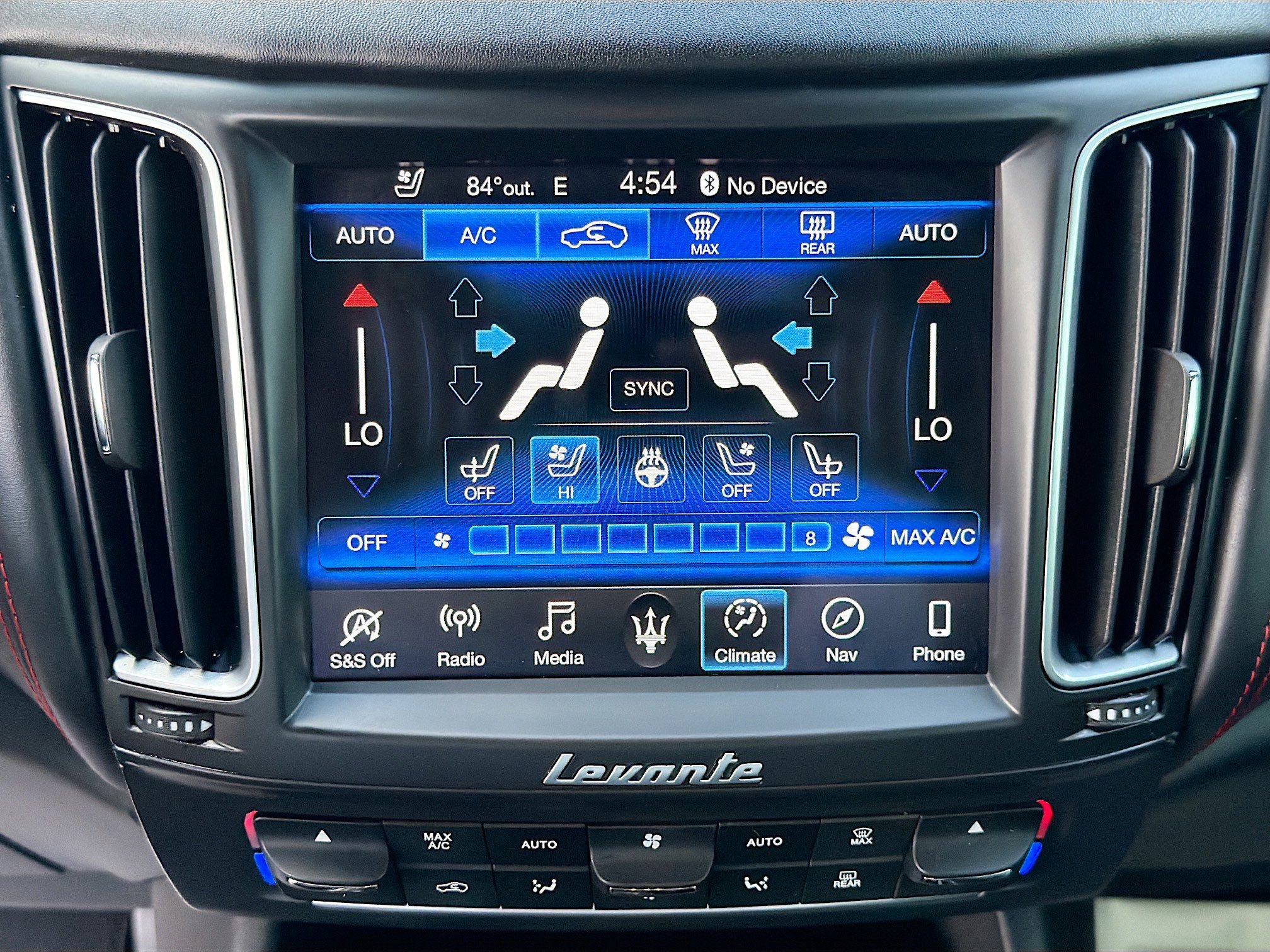 Used 2020 Maserati Levante AWD/4WD image 32