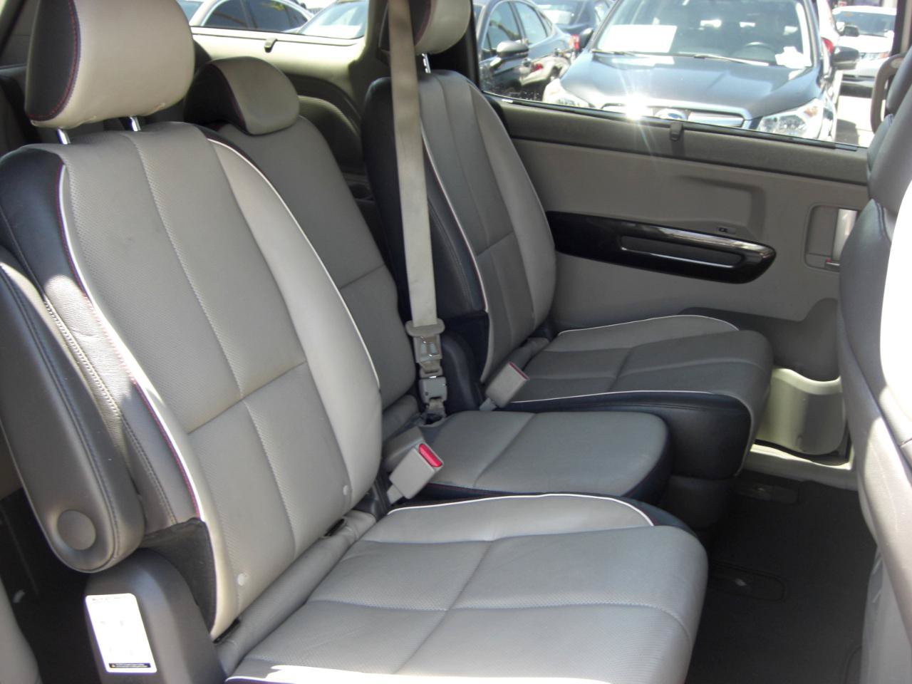 Used 2015 Kia Sedona EX FWD image 17