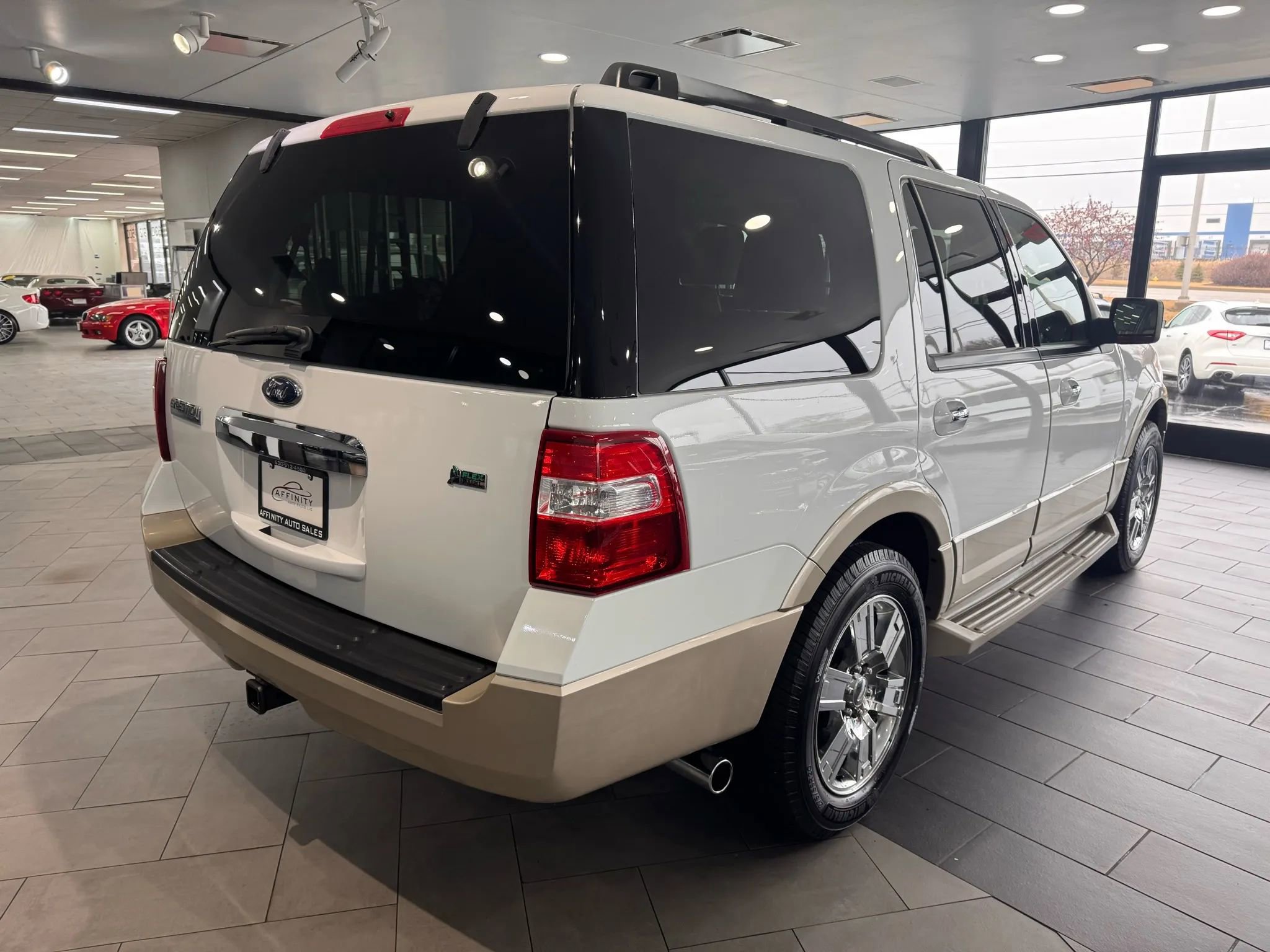 Used 2010 Ford Expedition Eddie Bauer image 4