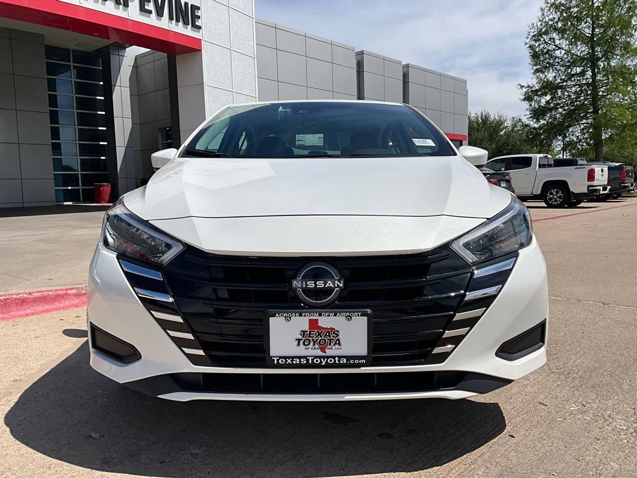 Used 2025 Nissan Versa SV image 3