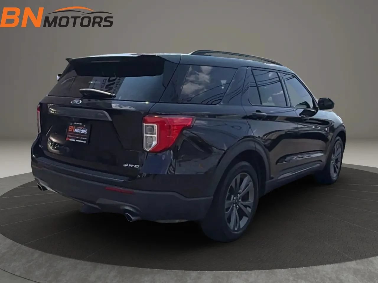 Used 2021 Ford Explorer XLT w/ Equipment Group 202A AWD/4WD image 5